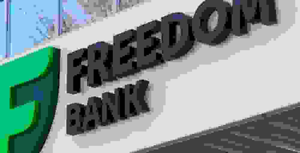 Freedom Bank подключился к оплате госуслуг через универсальный QR в ЦОН и eGov