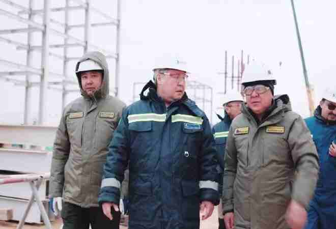 QazaqGaz басшылығы Қашағандағы газ өңдеу зауытының құрылысын тексерді
