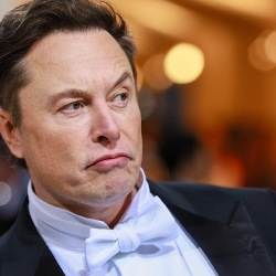 Tesla акционерлері Маскке берілетін сыйақы жоспарын қайта қарады