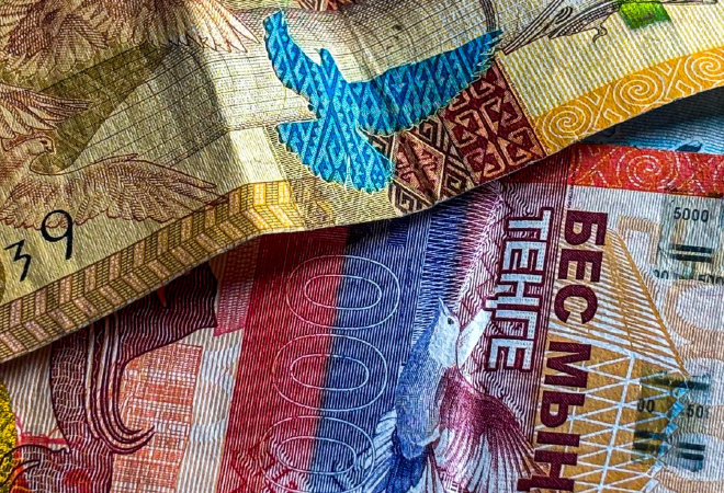 Устойчивый спрос на наличные сохраняется в Казахстане