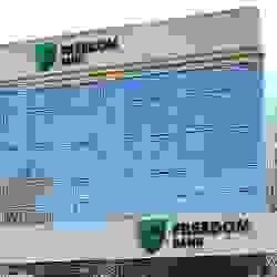 Freedom Bank закрывает счета: кто рискует остаться без доступа