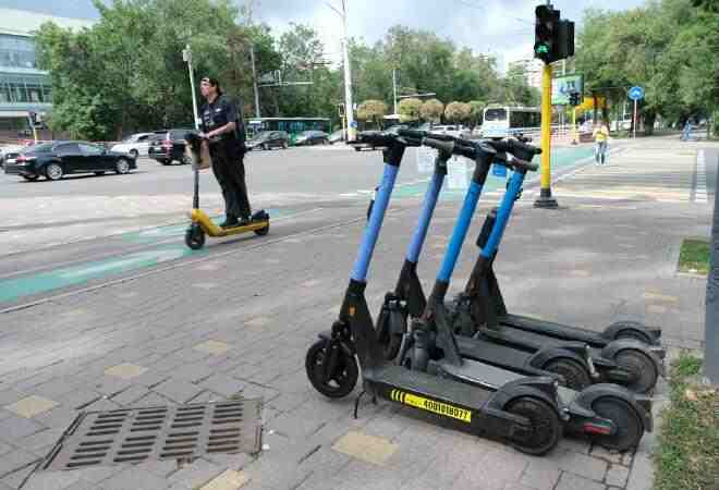 Мәжіліс электросамокаттарға сақтандыру мен нөмірді міндеттейтін заңды қабылдады
