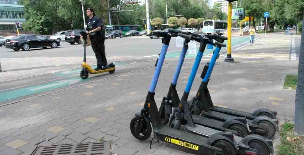 Мәжіліс электросамокаттарға сақтандыру мен нөмірді міндеттейтін заңды қабылдады