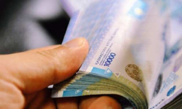 Алматыда сот орындаушысы 370 млн теңгені жымқырып, 8 жылға сотталды