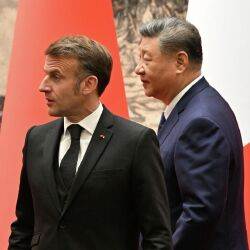 Франция президенті Қытайға ескерту жасады