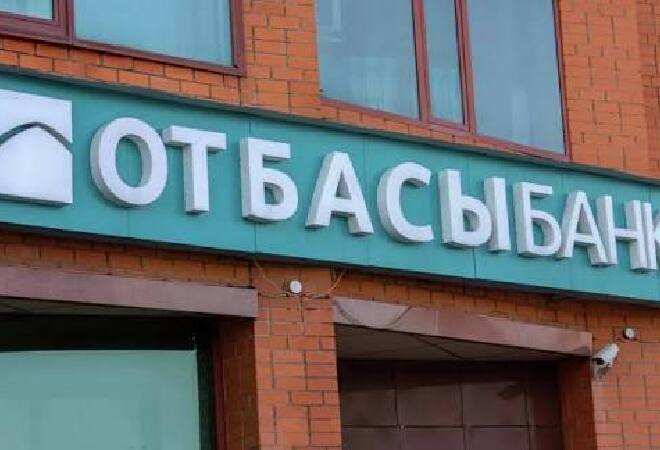 Казахстанцам запретили использовать пенсионные излишки на пластические операции