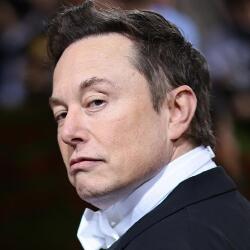 Илон Маск тарихтағы ең бай адам атанды