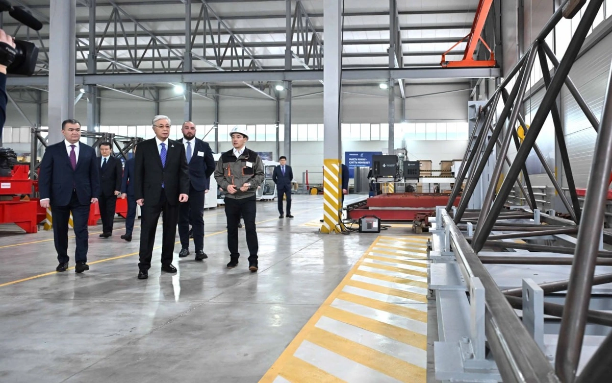 Президент Tausogar зауытында болды