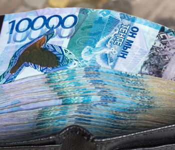 В какие банки активно несли деньги казахстанцы