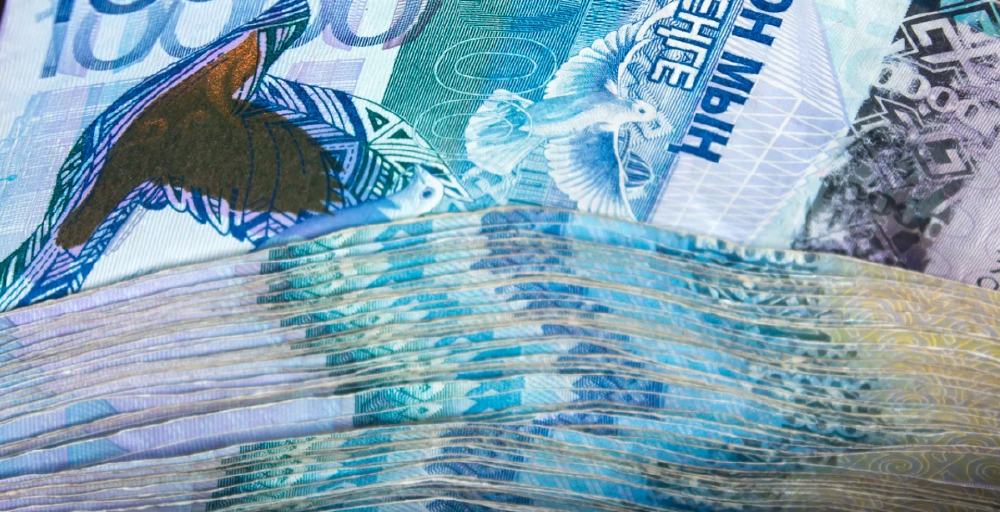 В какие банки активно несли деньги казахстанцы