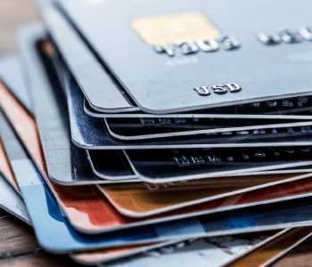 К казахстанцам обратились из-за блокировки карт