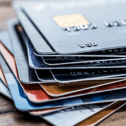 К казахстанцам обратились из-за блокировки карт