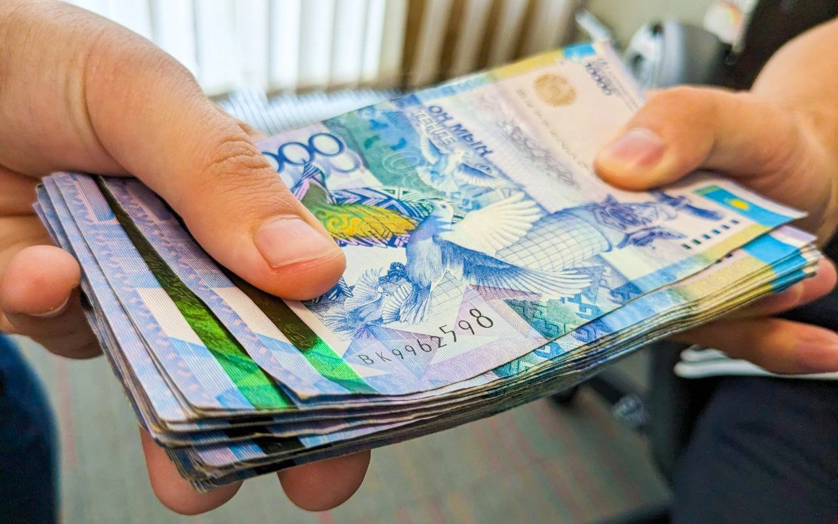 Мемлекеттік кіріс департаментінің басқарма басшысы парамен ұсталды