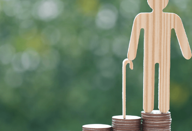 Казахстанцам больше не разрешено использовать пенсионные излишки на оплату лечения