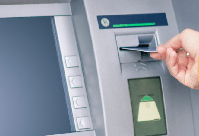 Банки будут хранить видео с казахстанцами, снимающими наличные, в течение полугода