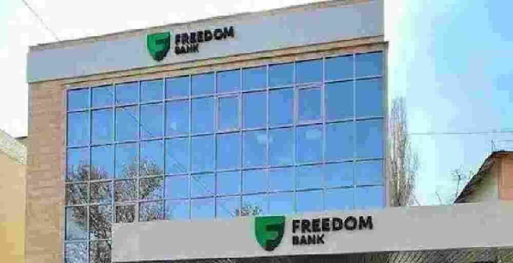 Freedom bank предупредил, что закроет карты ряда клиентов