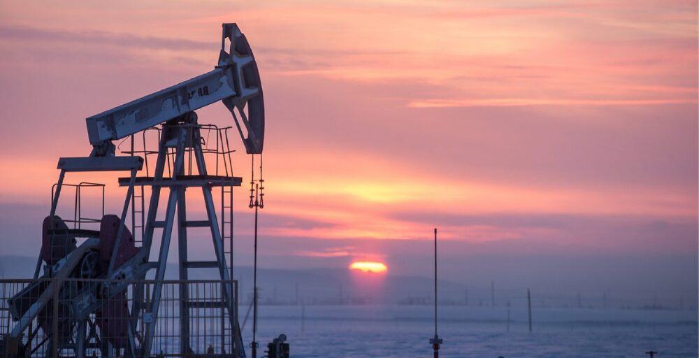 Теңіздегі мұнай өндірісі уақытша тоқтады