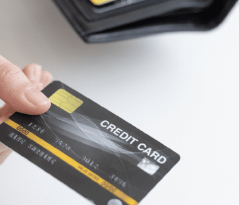 Казахстанцы стали реже брать кредиты из-за высокой базовой ставки