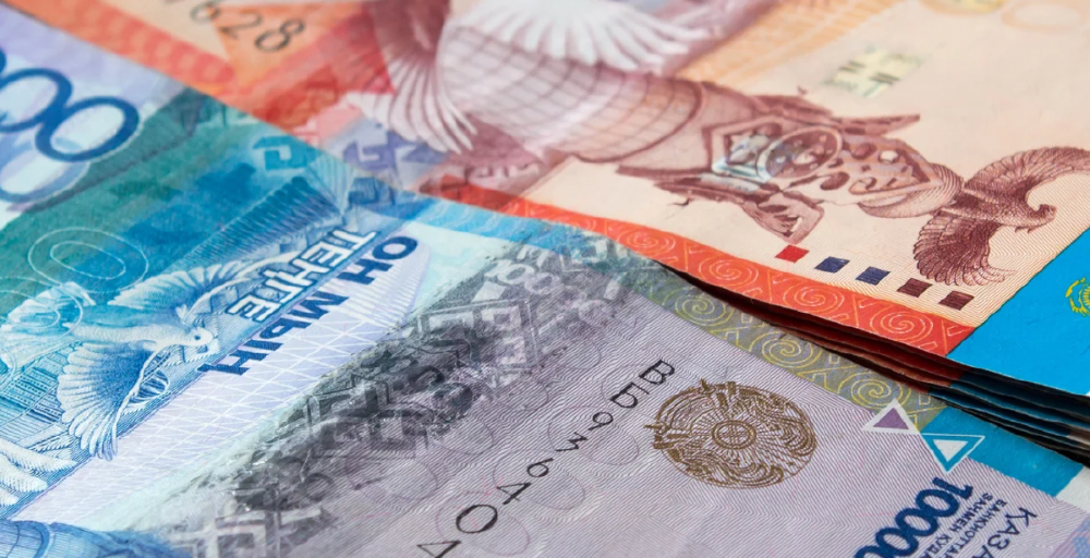Нацбанк сделал заявление о сроках использования старых купюр номиналом 10 тыс. тенге