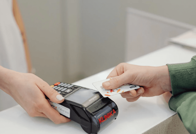 Как избежать блокировки карты за границей: советы БЦК