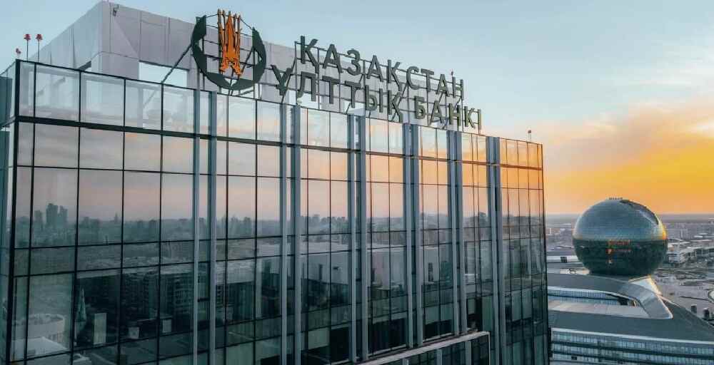 Токаев назвал возмутительным вывод 7 трлн тенге через казахстанский банк