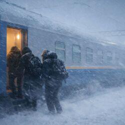 Қолайсыз ауа райы кезінде ҚТЖ 400 жолаушыны пойызбен тасымалдады