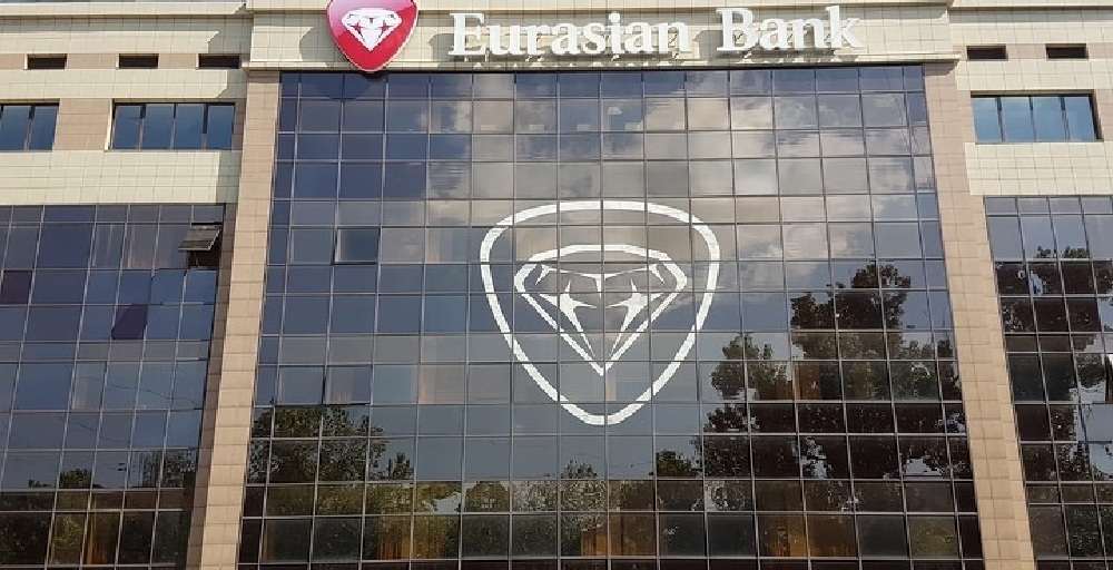 Евразийский банк предупредил клиентов о закрытии счетов