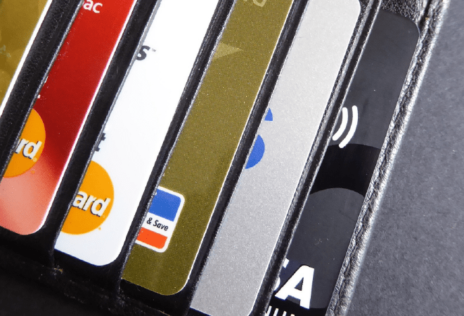 Нацбанк Казахстана сделал срочное предупреждение из-за блокировки банковских карт