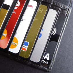 Нацбанк Казахстана сделал срочное предупреждение из-за блокировки банковских карт