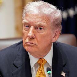 Трамп барлық елге салынатын сауда тарифін өсірді