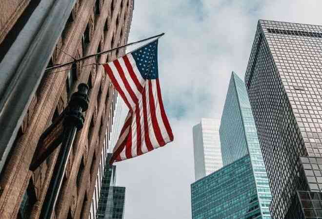 АҚШ-та барлық импортқа 10% мөлшерінде жаһандық баж салығы күшіне енді