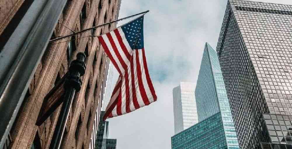 АҚШ-та барлық импортқа 10% мөлшерінде жаһандық баж салығы күшіне енді