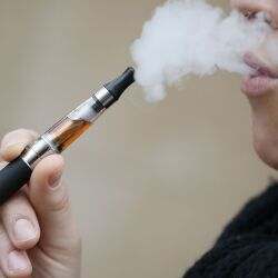 Өзбекстанда электронды темекіге қарсы қатаң заң күшіне енді