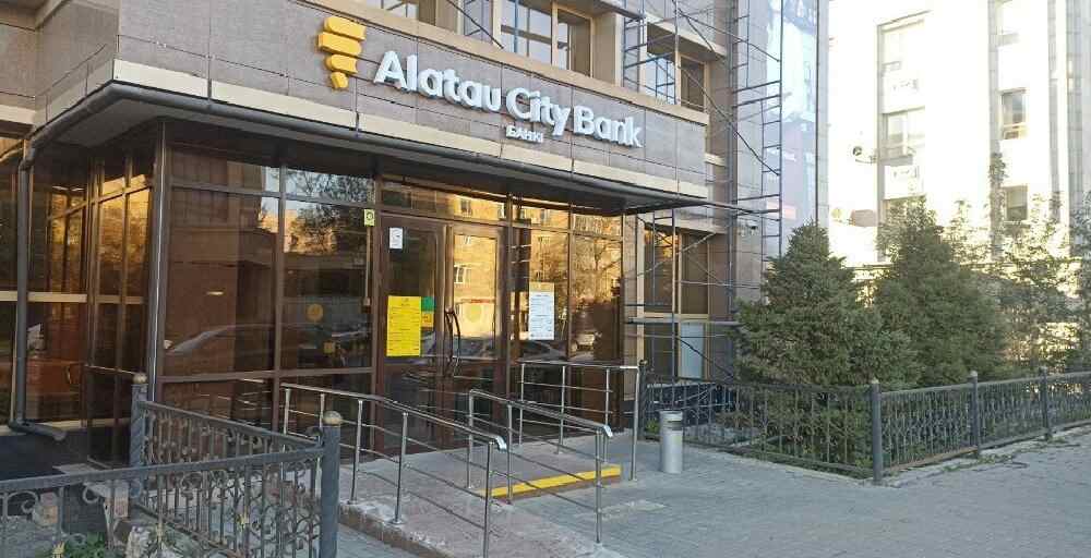 Самозанятые смогут оформить цифровую карту Visa Business в Alatau City Bank