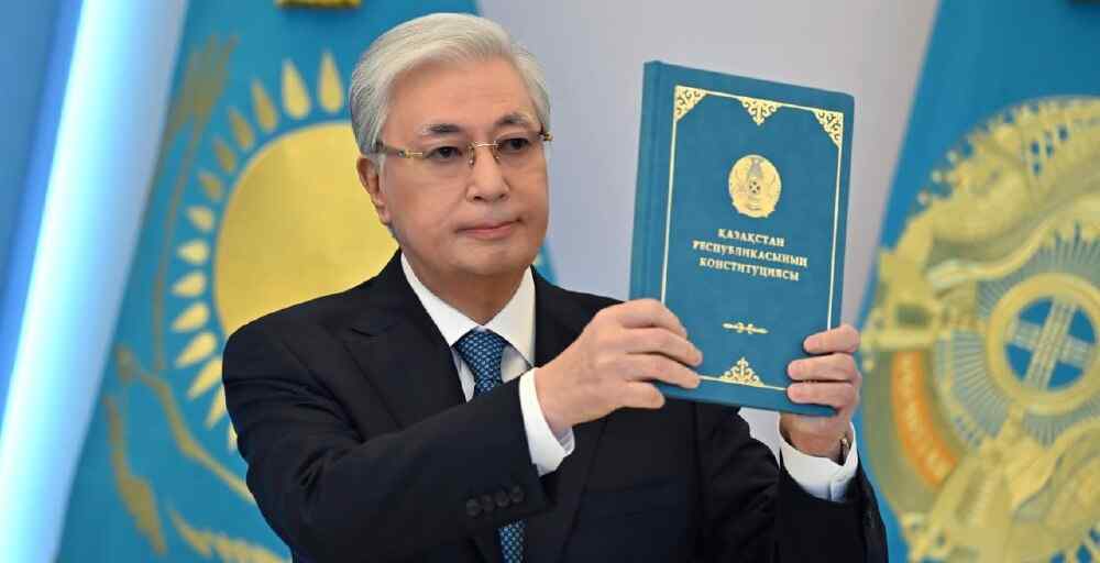 Президент қазақстандықтарды жаңа Конституцияның қабылдануымен құттықтады