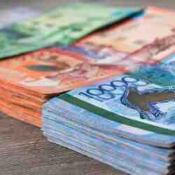 Ескі 10 000 теңге айналымда тағы бір жыл жүреді