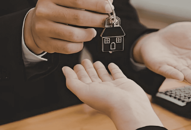 Можно ли теперь не выселять арендаторов? Эксперт разъяснила нормы новой Конституции