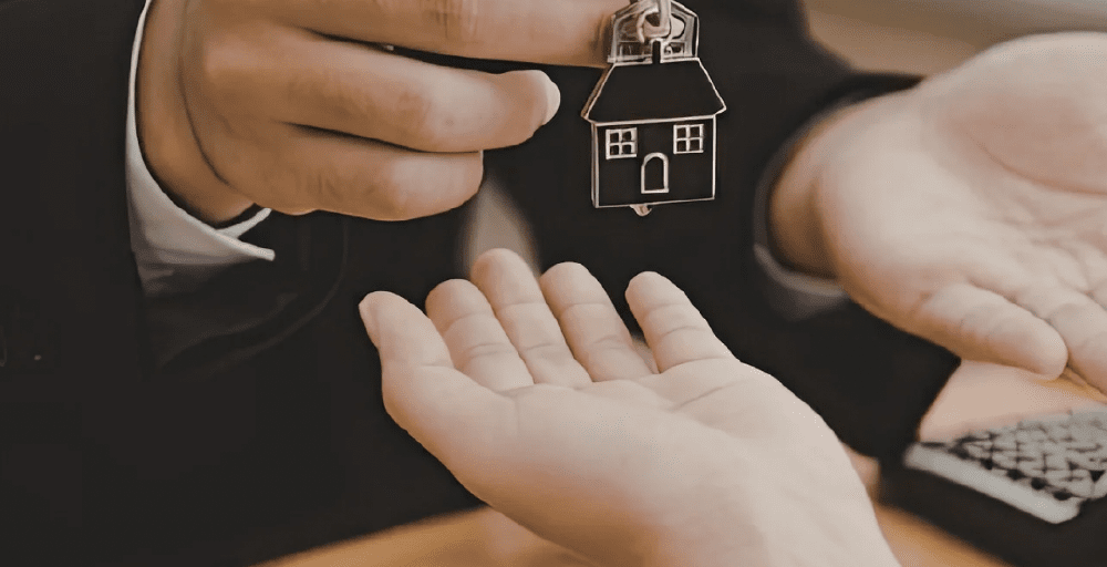 Можно ли теперь не выселять арендаторов? Эксперт разъяснила нормы новой Конституции