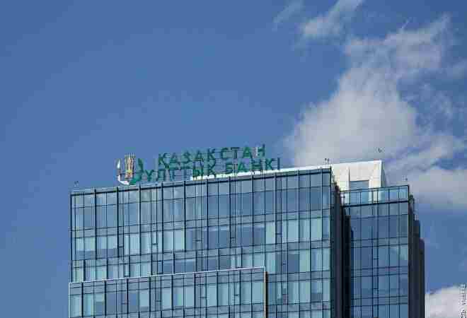 Кредиты казахстанцам превышают кредиты бизнесу: 53% и 47% — Нацбанк