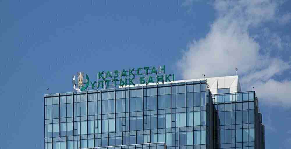 Кредиты казахстанцам превышают кредиты бизнесу: 53% и 47% &mdash; Нацбанк