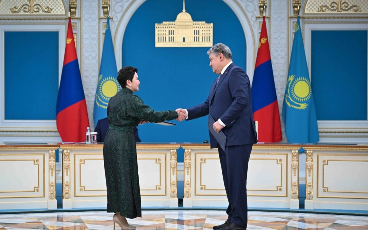 Қазақстан мен Моңғолия 13 құжатқа қол қойды