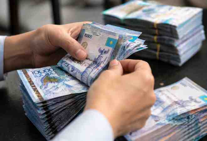 Алматыда жеке сот орындаушы 4,2 млн теңге жымқырған