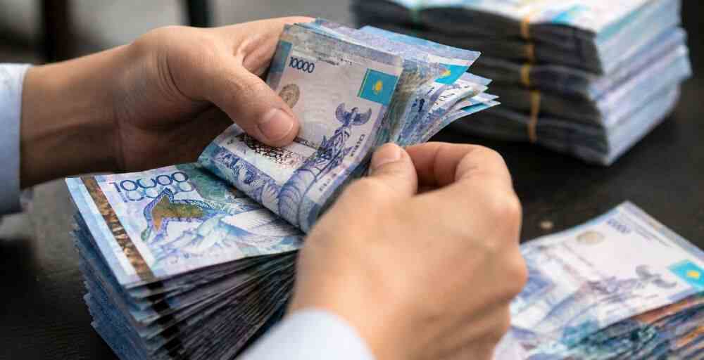 Алматыда жеке сот орындаушы 4,2 млн теңге жымқырған