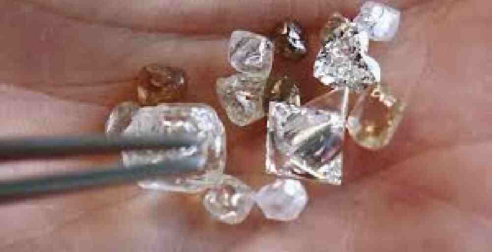 158 млн теңгелік De Beers сырғасы қайтадан аукционға қойылды
