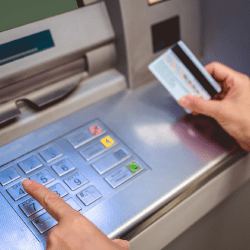 Снять деньги станет дороже: Home Credit Bank меняет тарифы