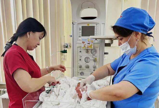 Алматыда Тайландтан санитарлық авиация арқылы жеткізілген сәби ауруханадан шықты