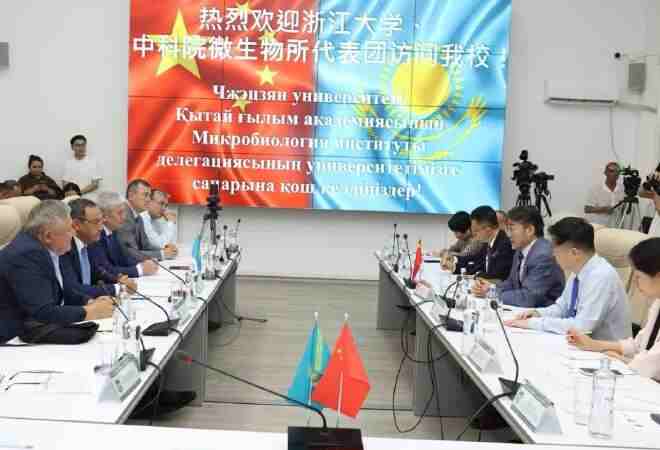 Казахстан и Китай открыли международную лабораторию по биологической безопасности
