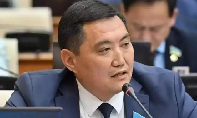 Экс-депутат Бақытжан Базарбек жол-көлік апаты болғанын растады 