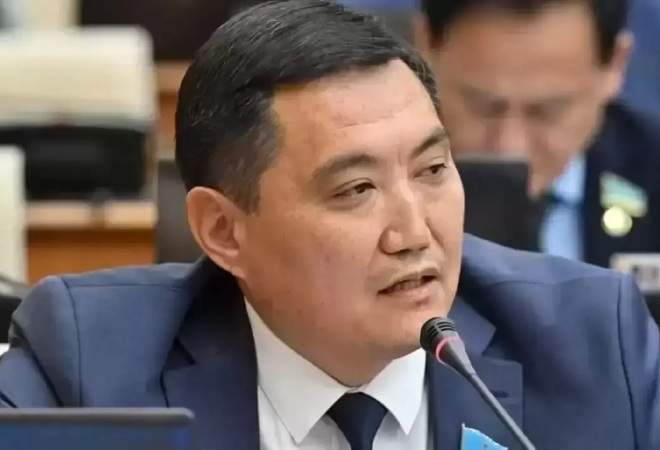 Экс-депутат Бақытжан Базарбек жол-көлік апаты болғанын растады 