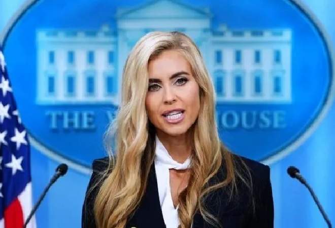 Қызметте бес күн ғана болды: Трамптың баспасөз хатшысы Ақ үйден кетті